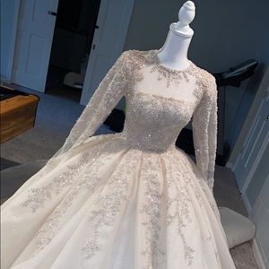 LIKE NEW BALL GOWN WEDDING DRESS SIZE US 4-6